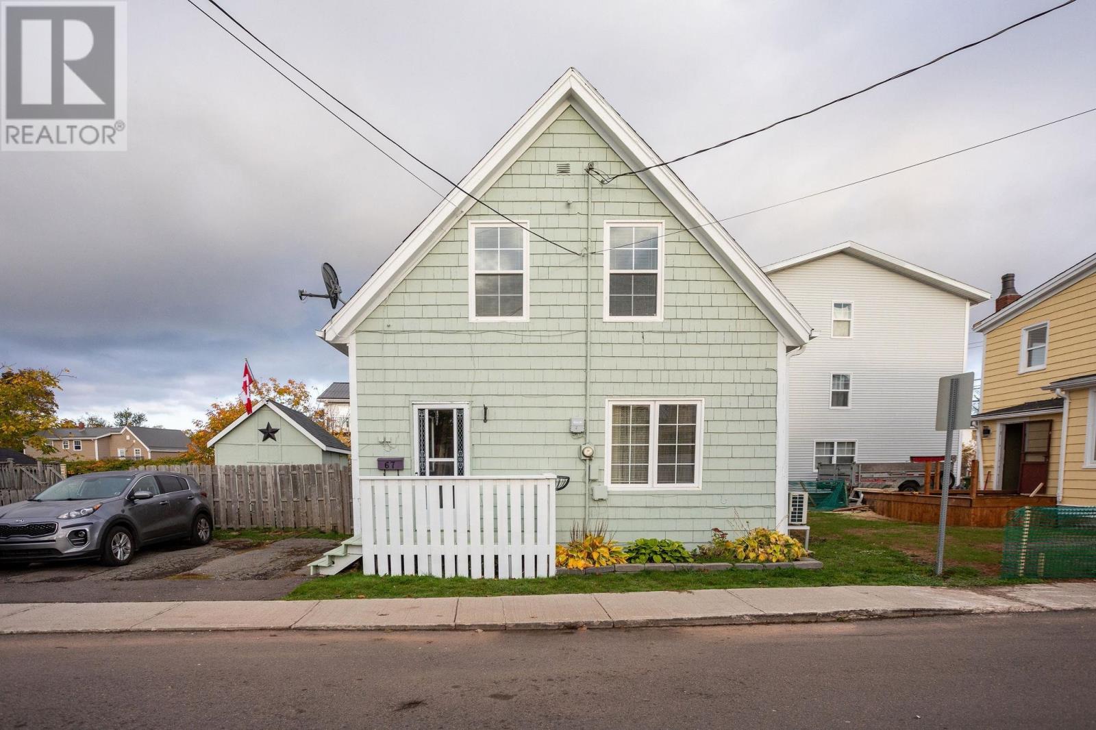 67 Victoria St, Charlottetown, PE C1A 2B4
