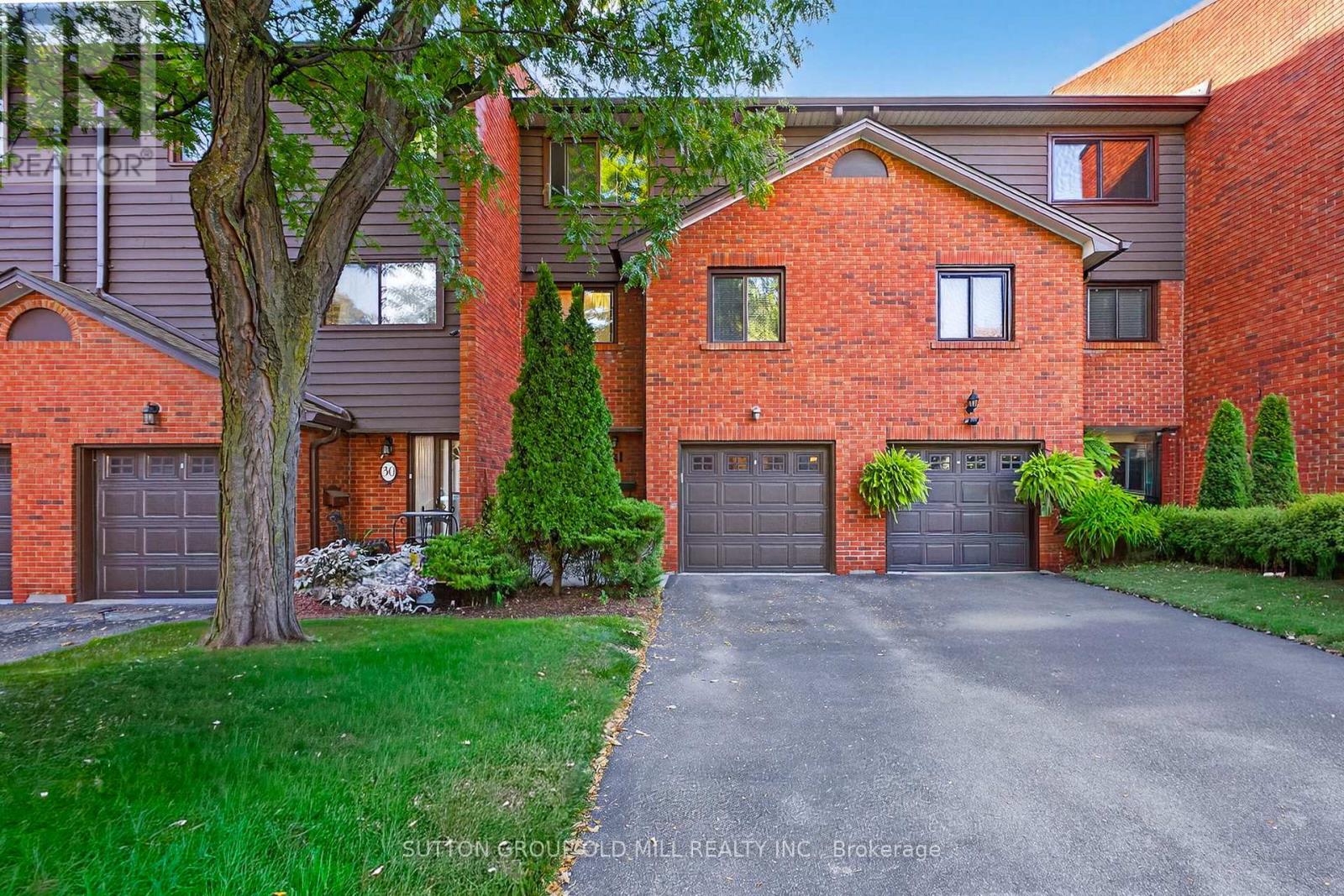 31 4230 Fieldgate Dr, Mississauga, ON L4W 2M5