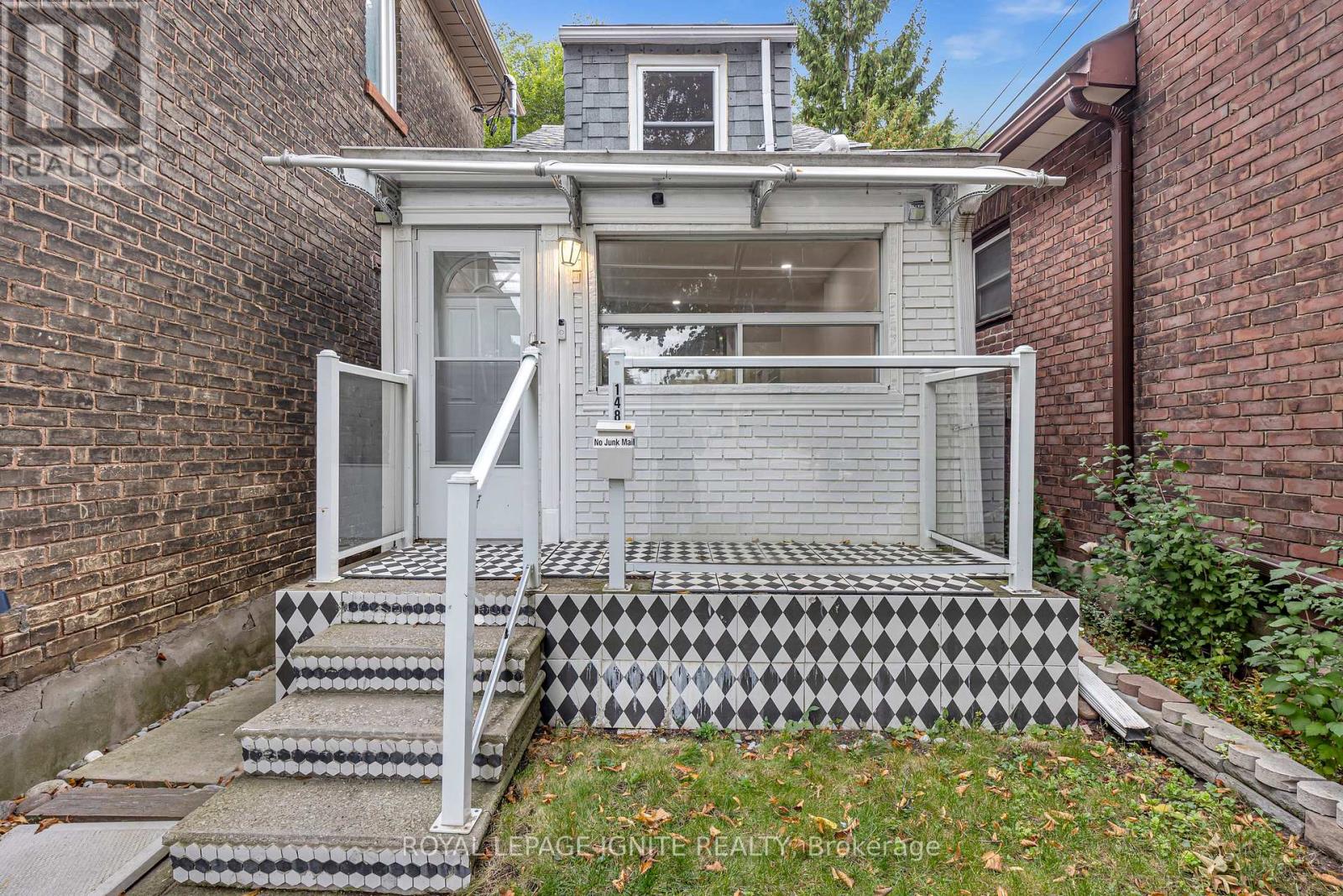 148 Barrington Ave, Toronto, ON M4C 4Z2