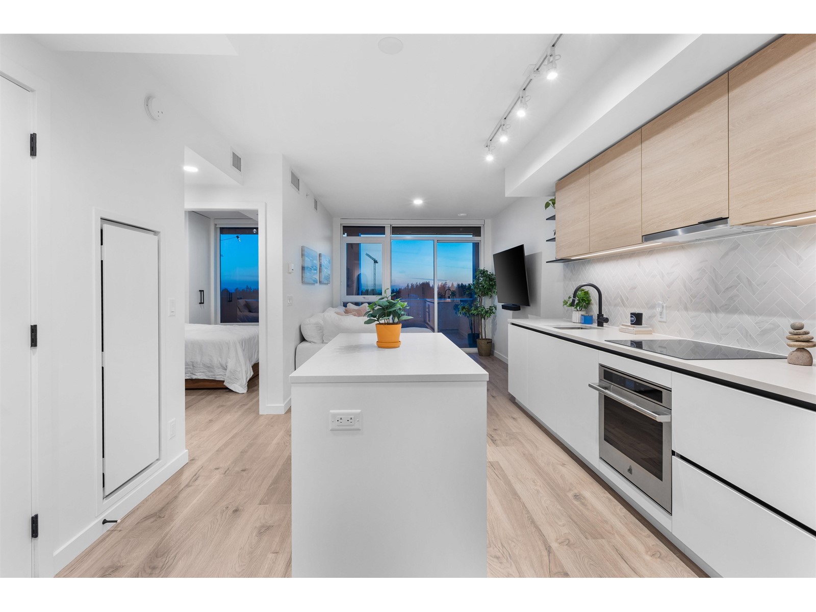 13428 105 Avenue Unit 1211, Surrey, BC V3T 0S6