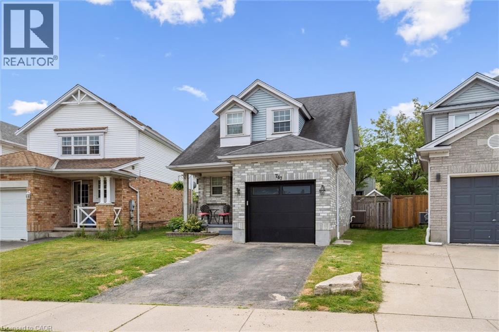 747 Fairway Ct, Kitchener, ON N2A 4B4