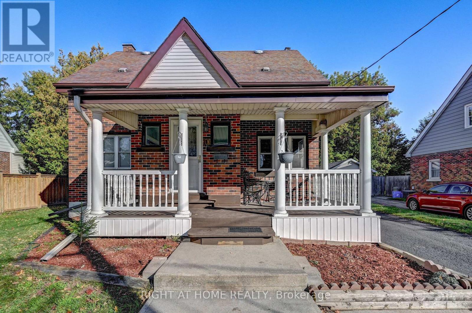 10 Monroe St N, Cambridge, ON N1R 2C5