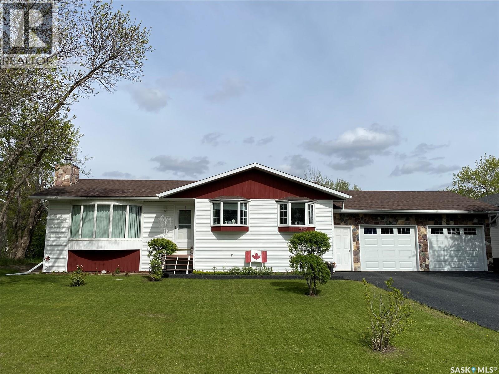 112 Bennett St, Lampman, SK S0C 1N0