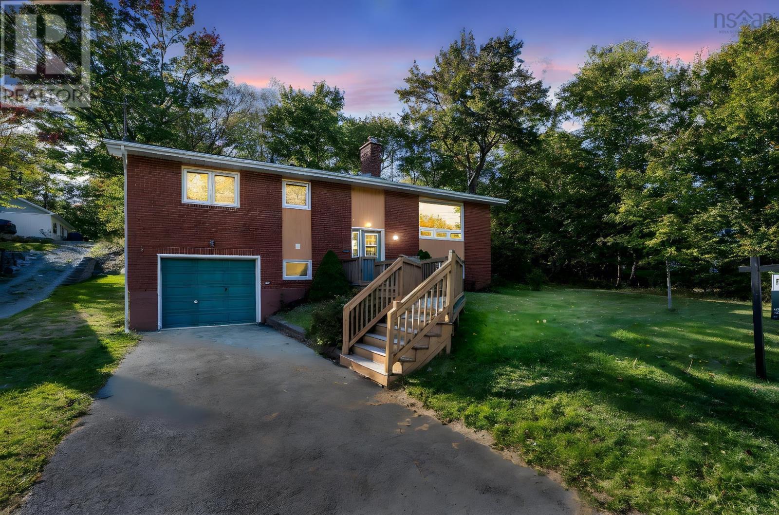 16 Robert Allen Dr, Halifax, NS B3M 3G8