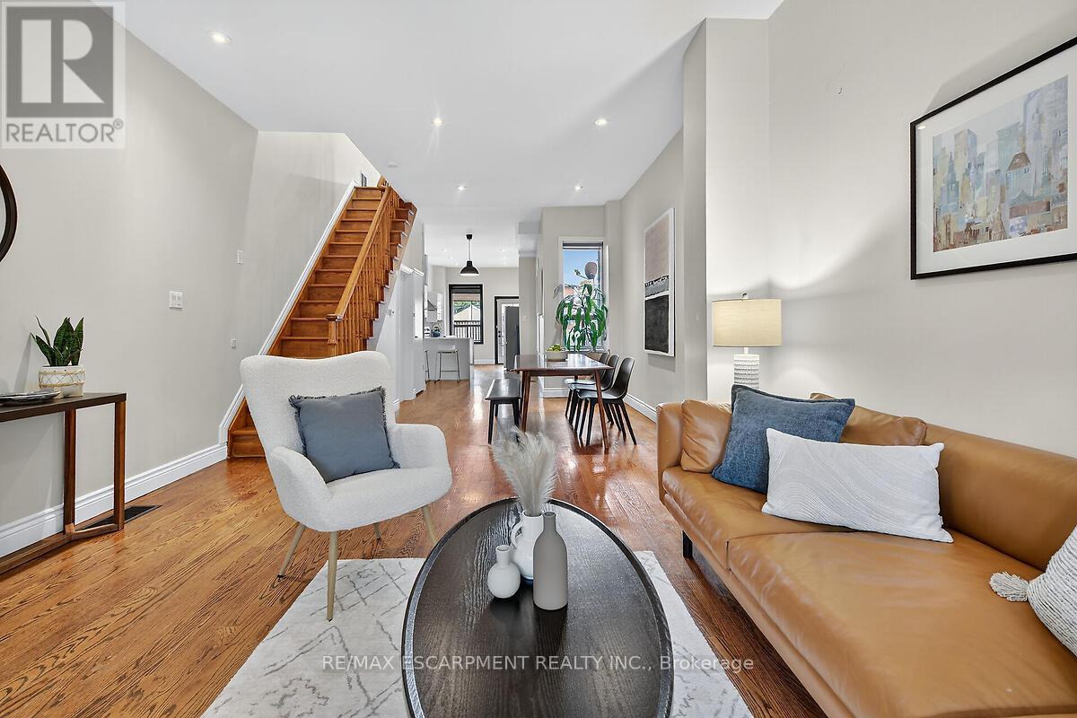 690 Dufferin St, Toronto, ON M6K 2B5