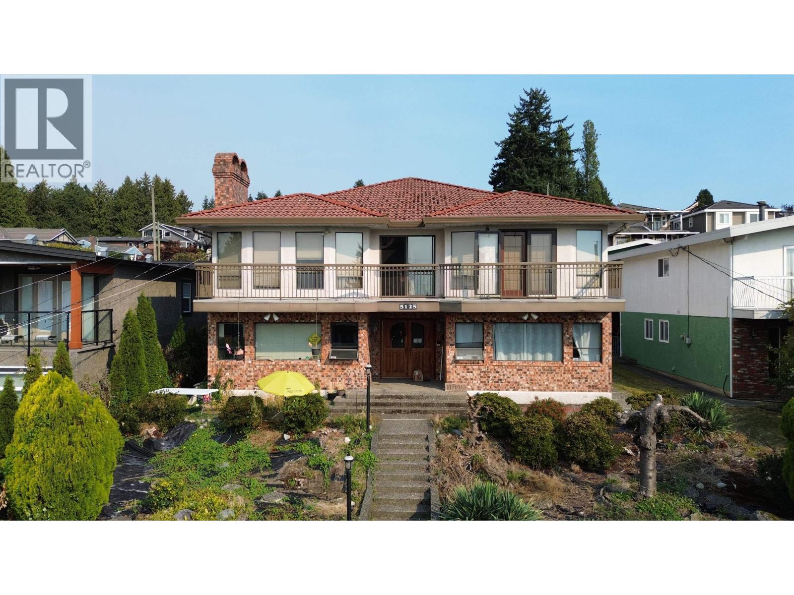 5125 Ewart St, Burnaby, BC V5J 2W3