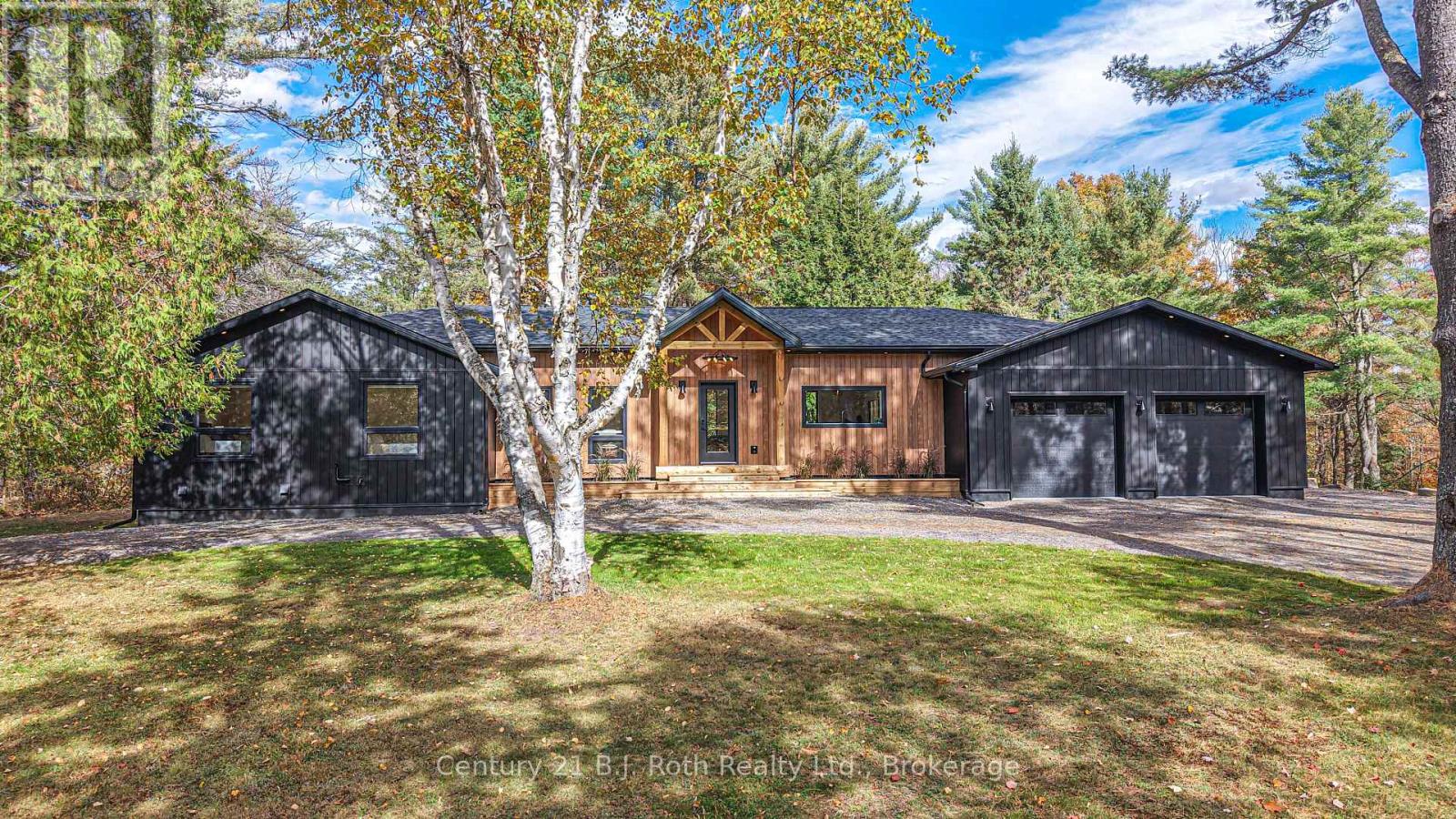 691 S Waseosa Lake Rd, Huntsville, ON P1H 2N5