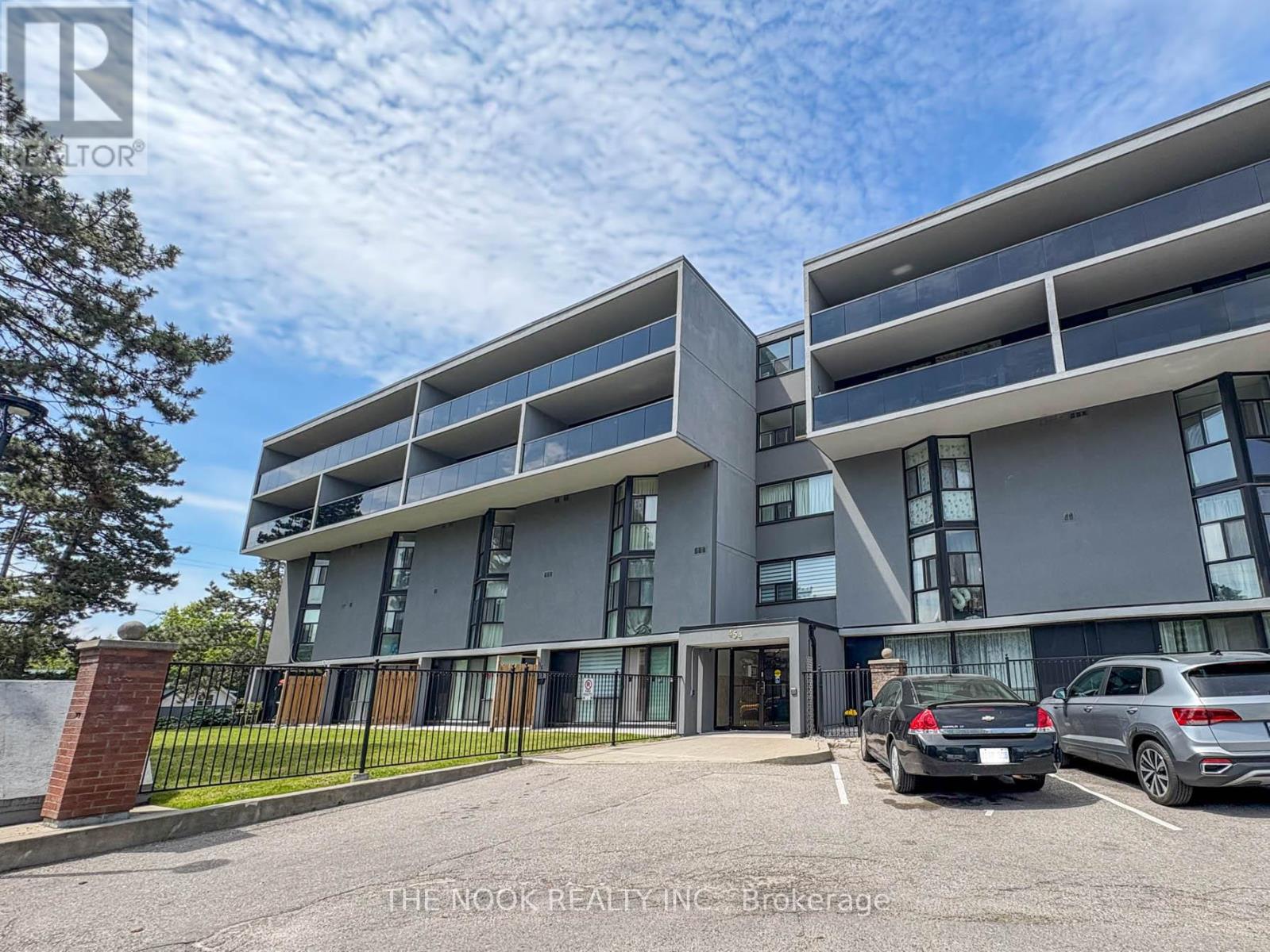 406 454 Centre St S, Oshawa, ON L1H 4C2