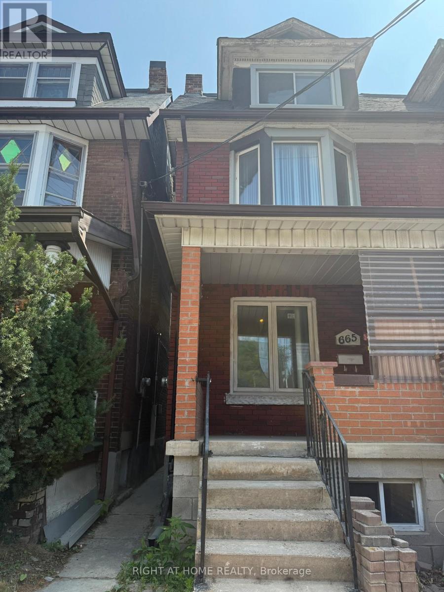 665 Ossington Ave, Toronto Palmerston-little Italy, ON M6G 3T6