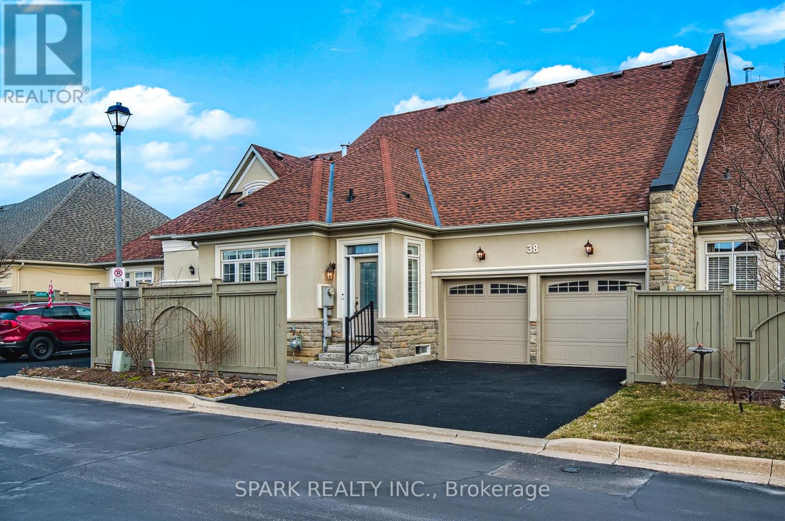 38 Garrison Sq, Halton Hills, ON L7G 0B9