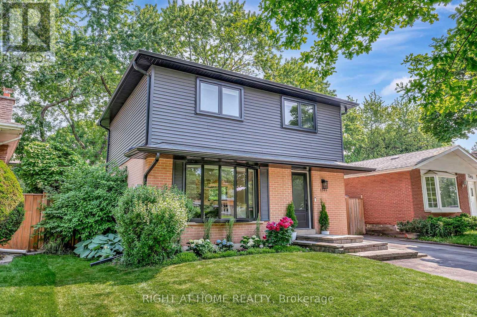 1349 Oxford Ave, Oakville, ON L6H 1T2