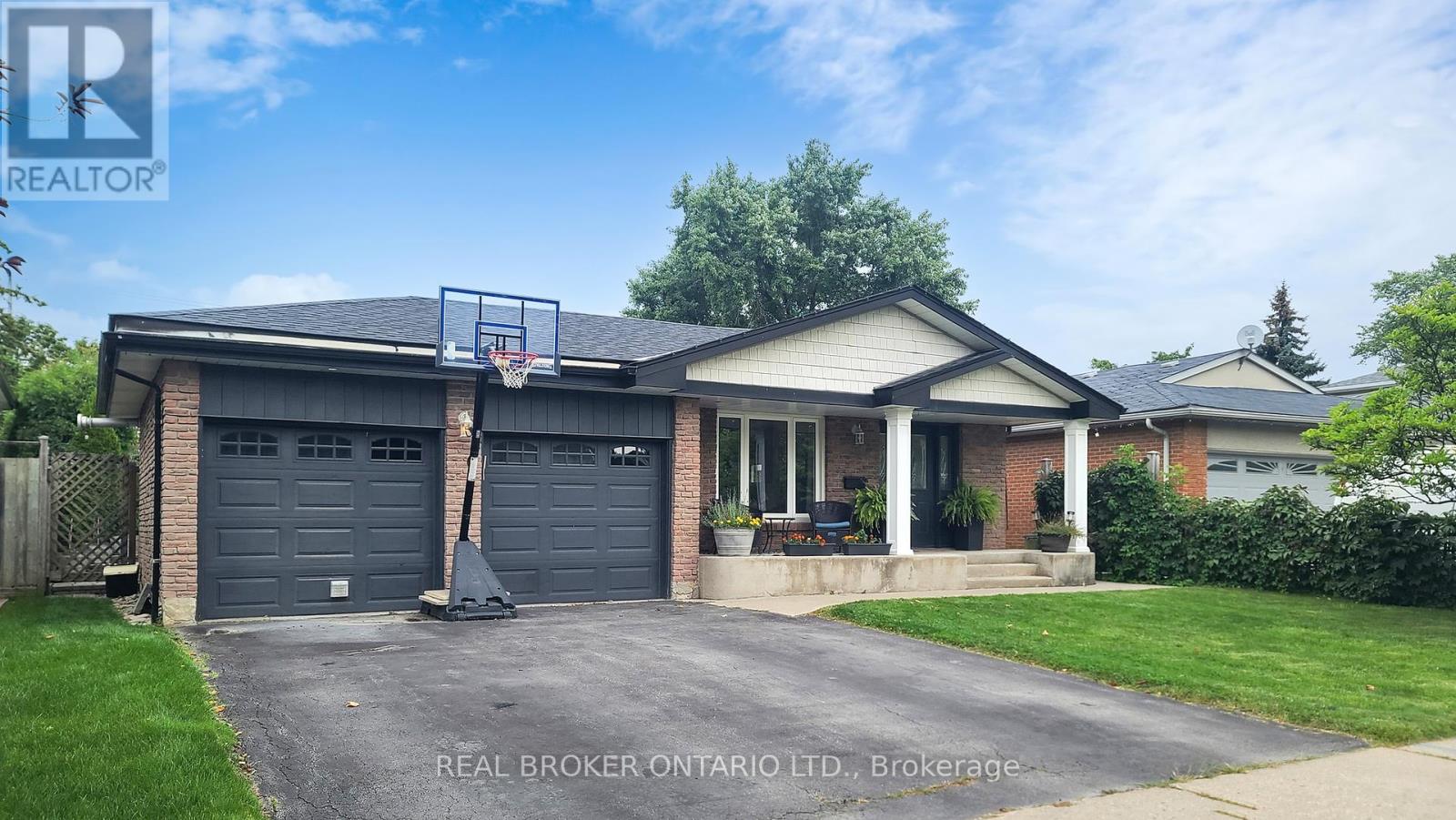729 Willow Ave, Milton, ON L9T 3E5