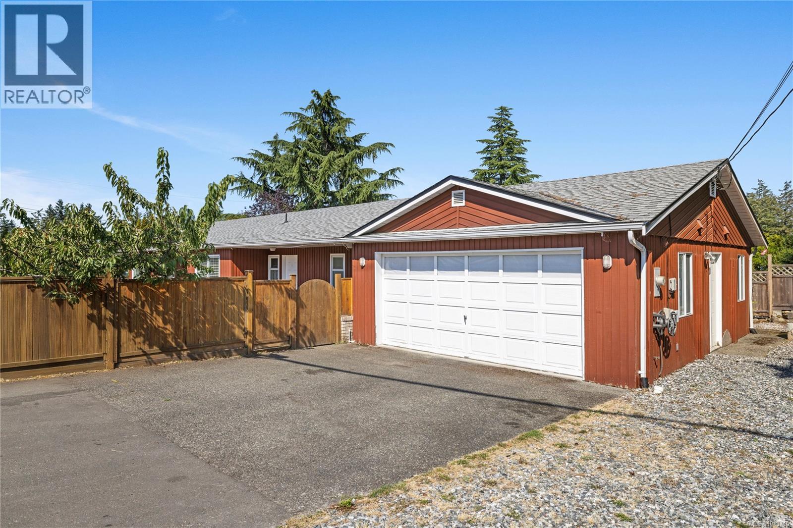 332 Moilliet St S, Parksville, BC V9P 1K1