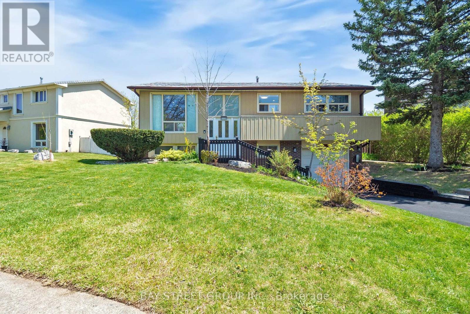 6119 Wabukayne Ct, Mississauga, ON L5N 2B1