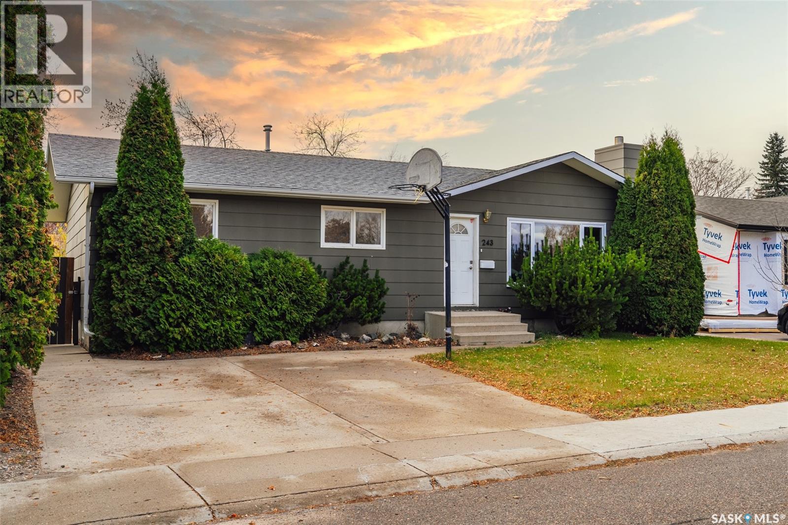 243 Roborecki Cres, Saskatoon, SK S7K 5L1