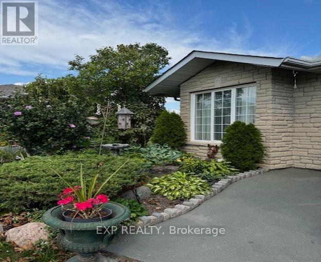 680 Trailview Dr, Peterborough, ON K9J 8P1