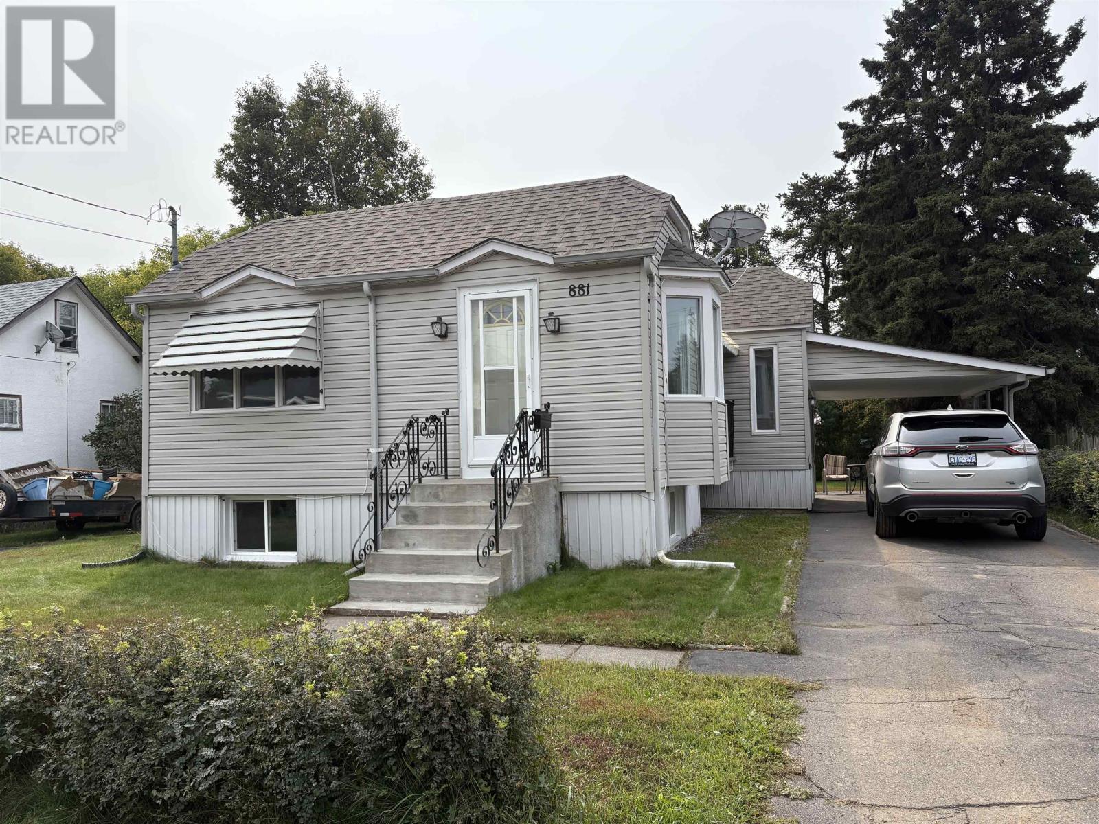 881 Detroit Ave, Thunder Bay, ON P7A 6M7