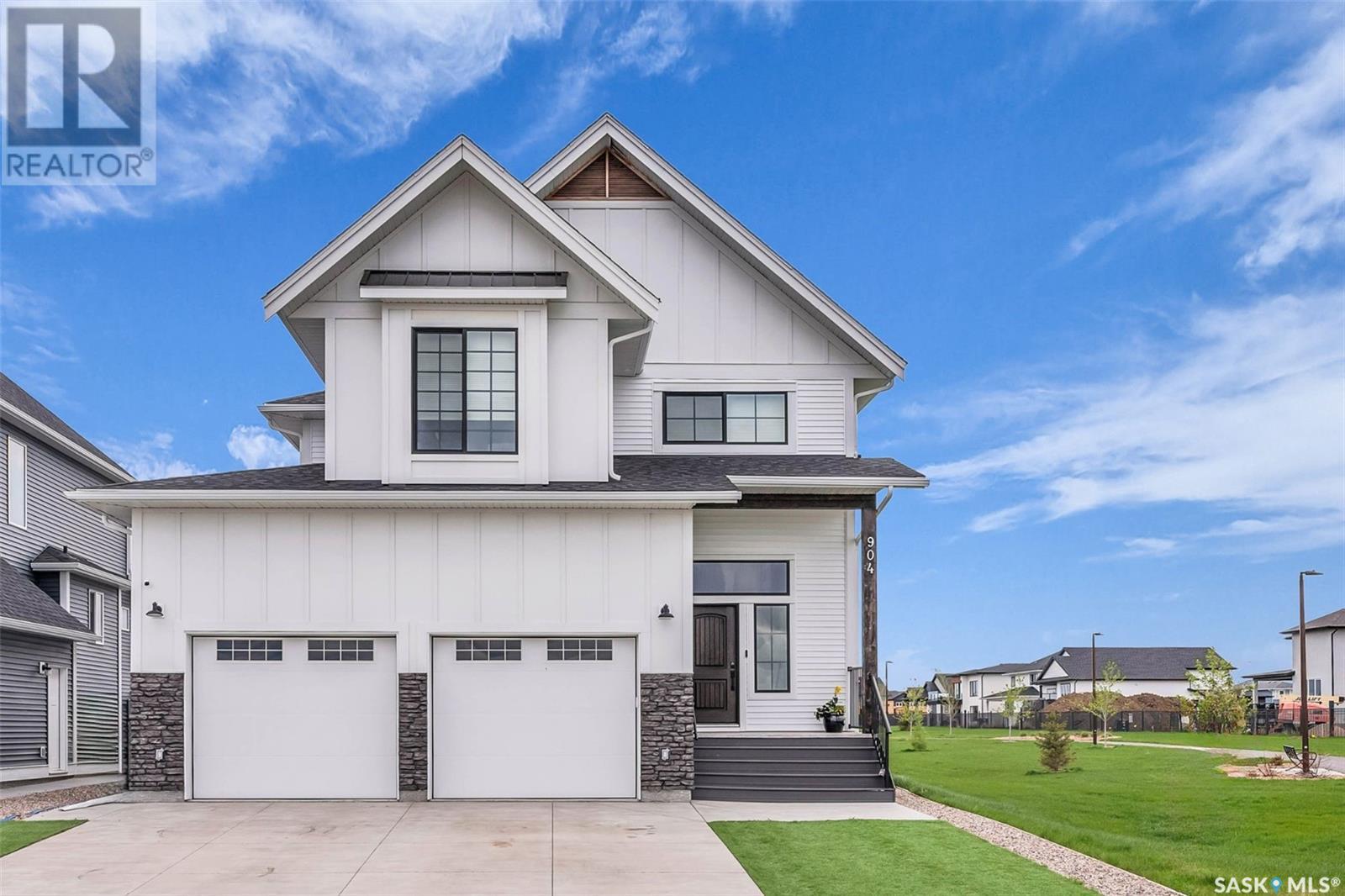 904 Feheregyhazi Blvd, Saskatoon, SK S7W 1E1