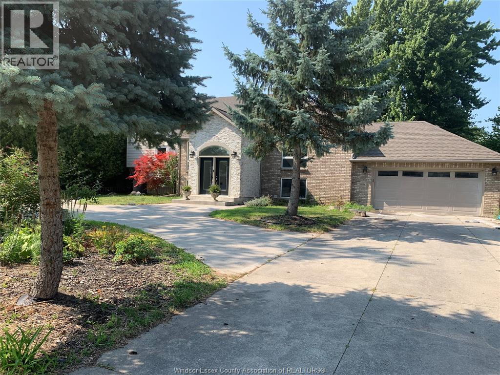 12042 Maisonneuve, Tecumseh, ON N8N 4Z1