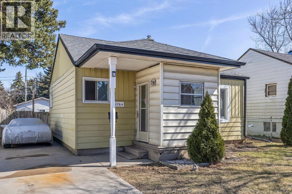1764 Benjamin Ave, Windsor, ON N8X 4N6