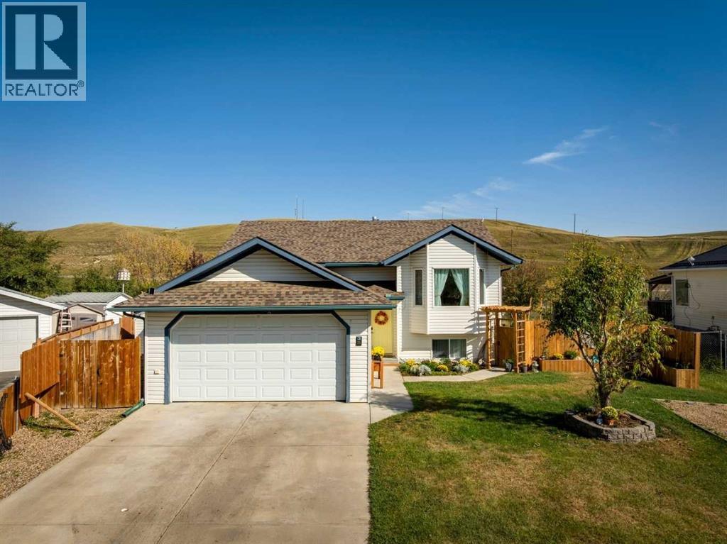 18 Cambridge Dr, Carbon, AB T0M 0L0