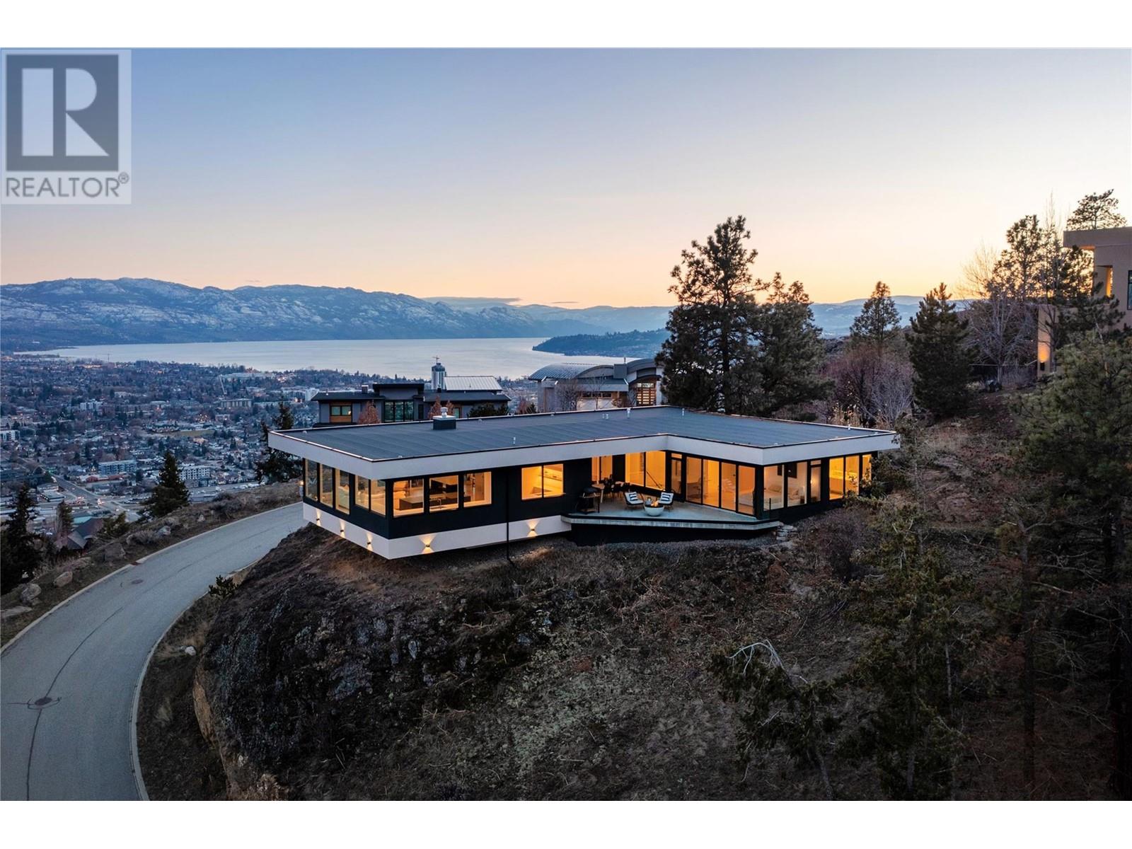 1190 Stoneypointe Ct, Kelowna, BC V1V 2Y3