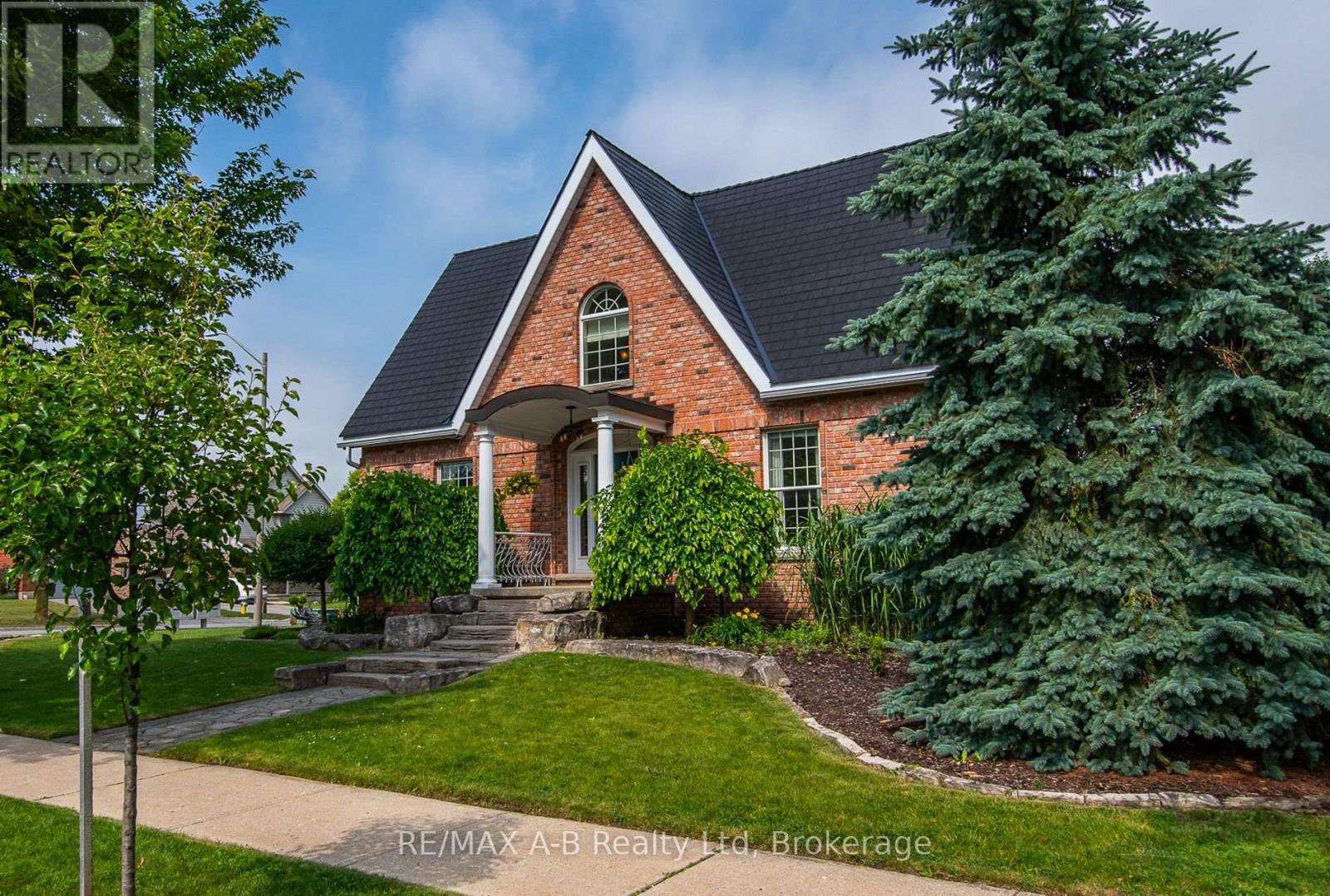 292 Woods St, Stratford, ON N5A 7T4