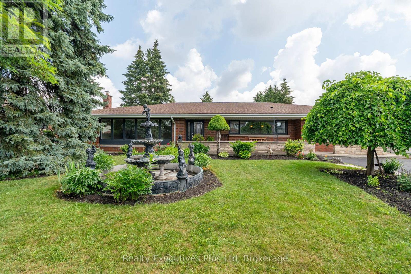 135 Cityview Dr, Guelph Grange Road, ON N1E 6Y7