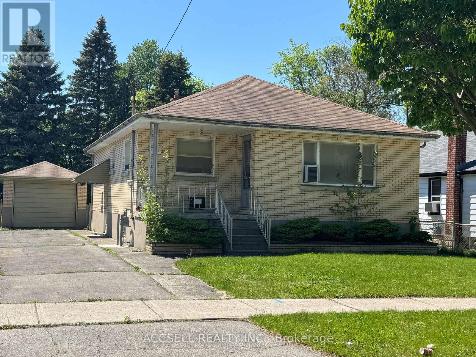 31 Lyman St, London, ON N5Y 1M5