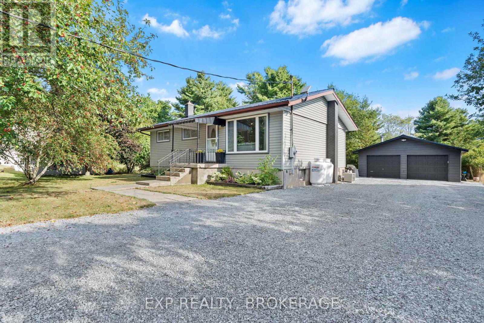 3858 Quinn Rd W, South Frontenac, ON K0H 1V0
