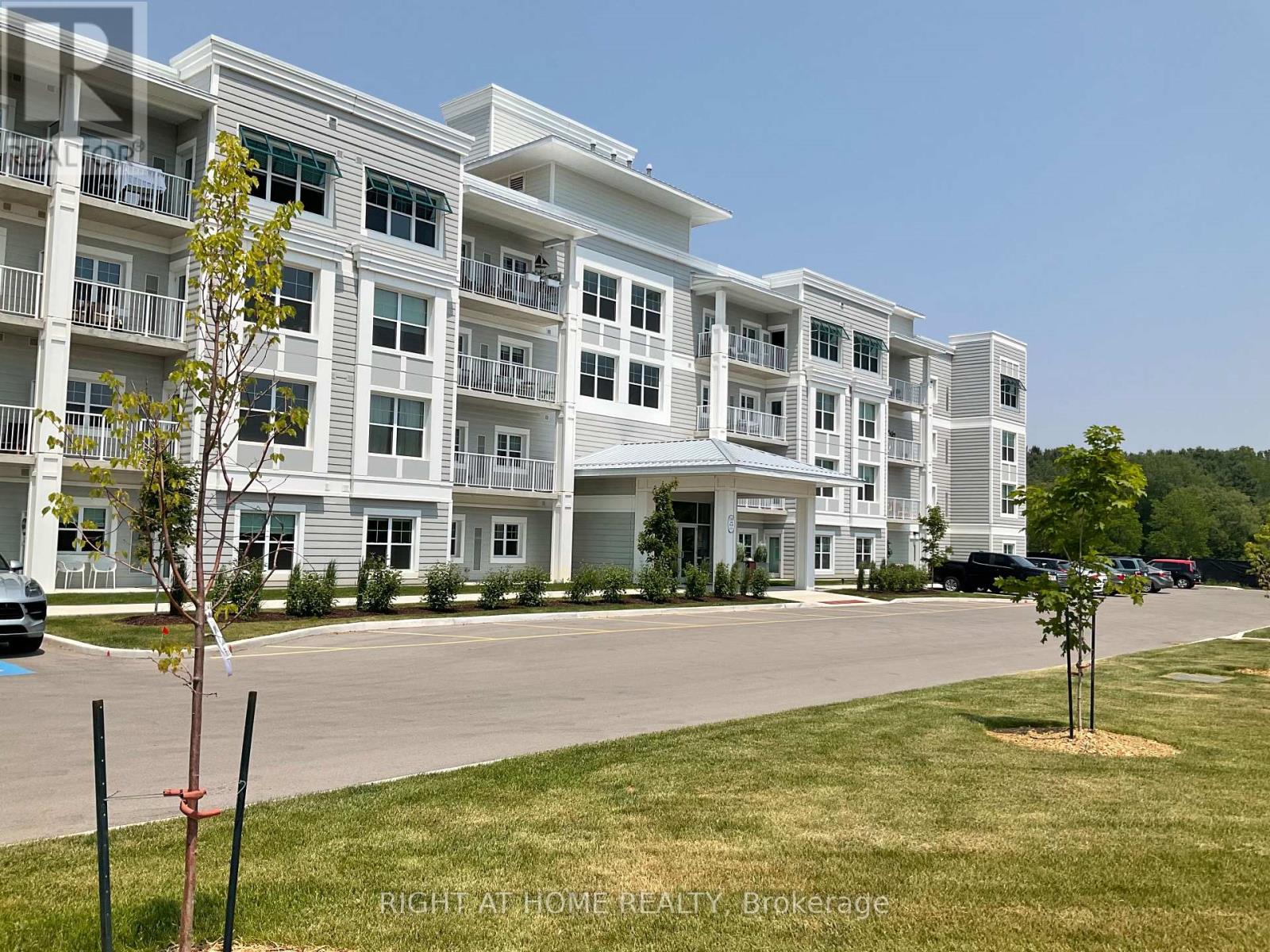 211 100 The Promenade Rd, Central Elgin, ON N5L 0B7