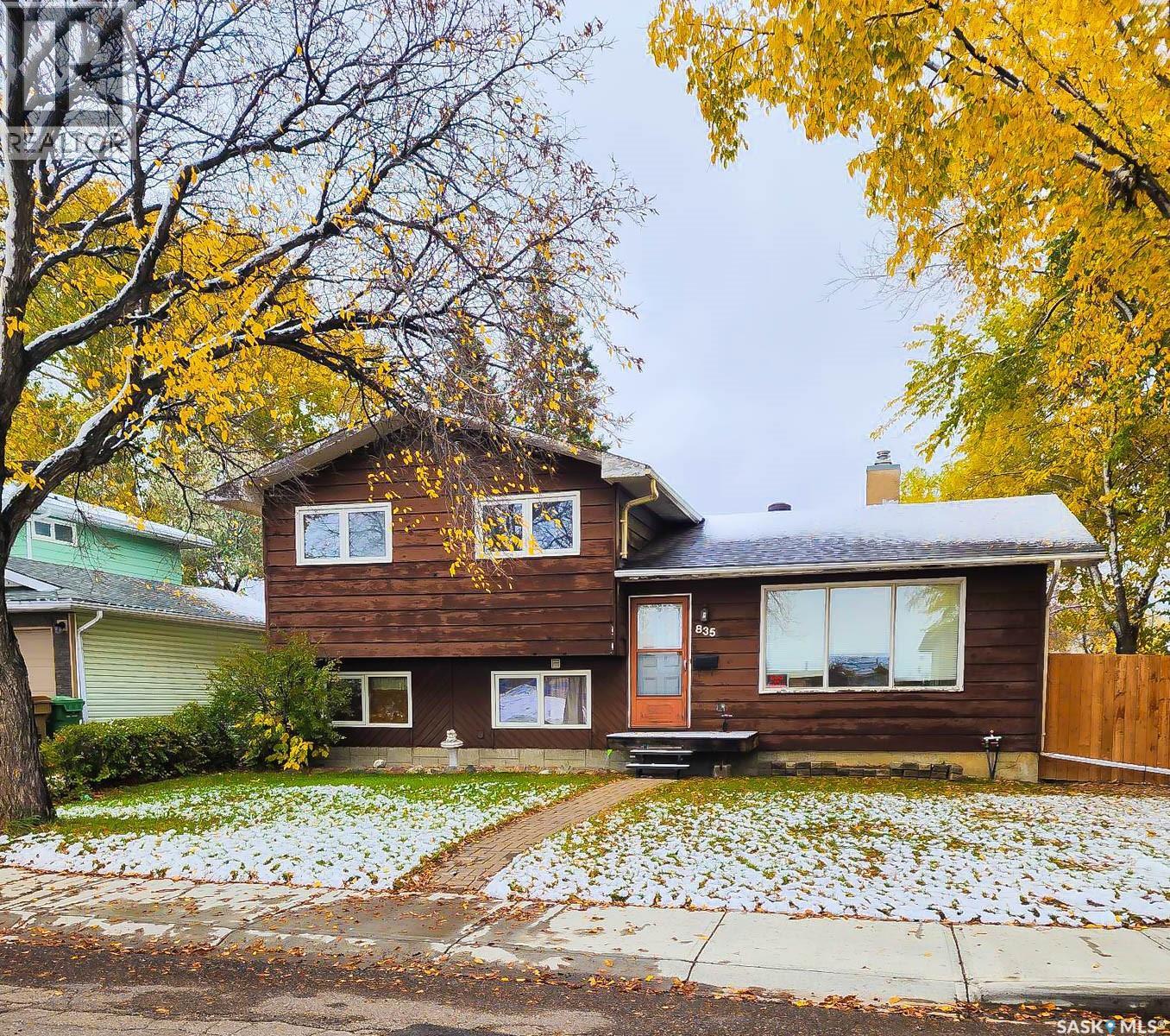 835 Battel St N, Regina, SK S4X 1Y4