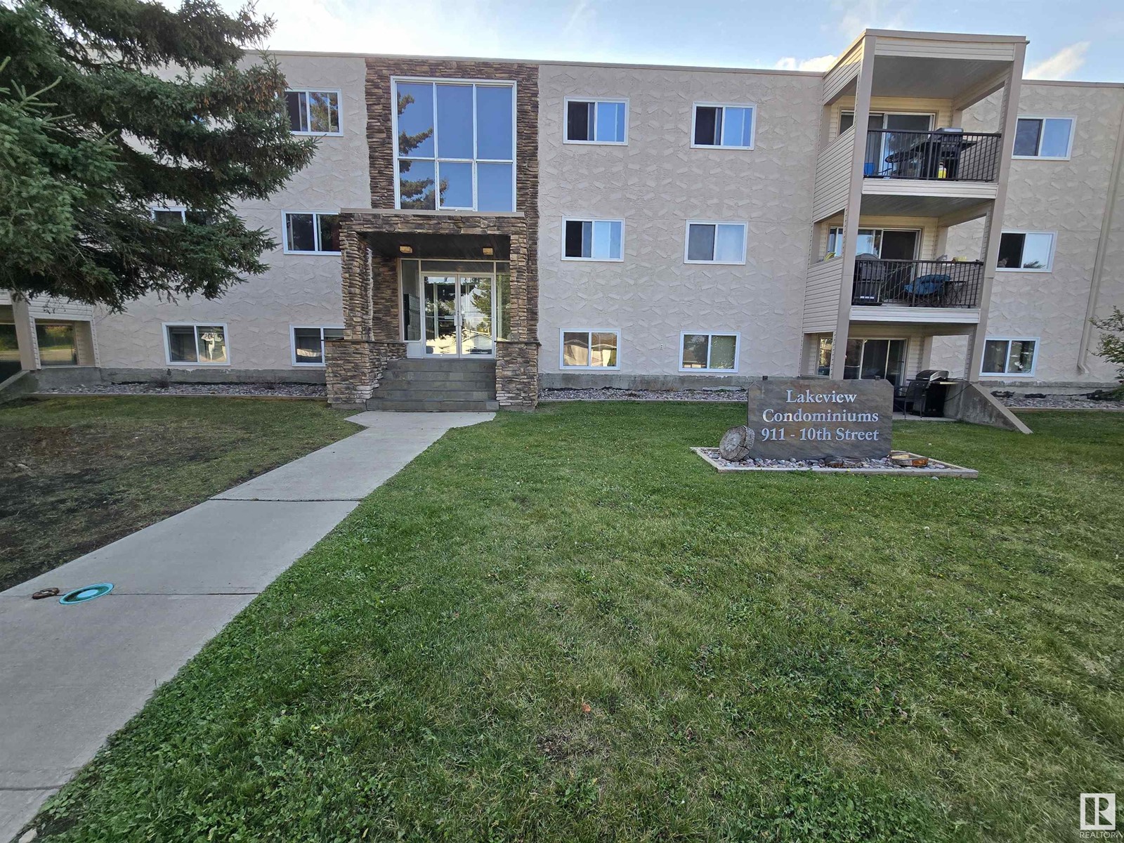 911 10 Street #unit 101, Cold Lake, AB T9M 1J8