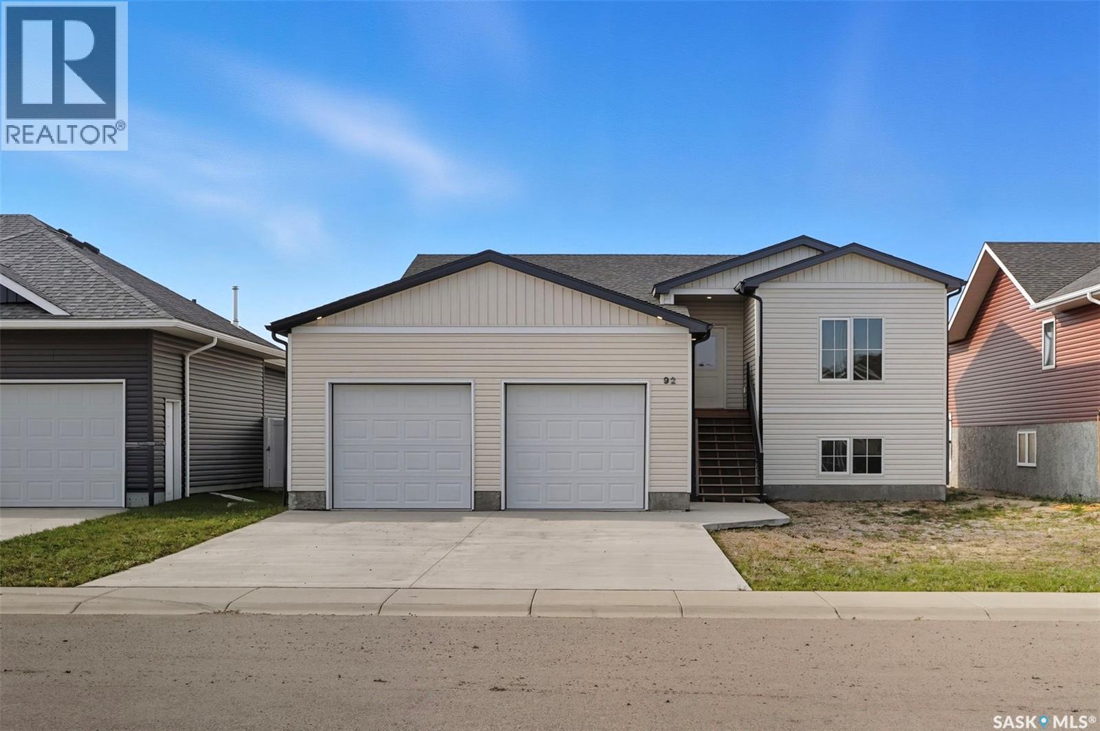 92 Diefenbaker Ave, Hague, SK S0K 1X0