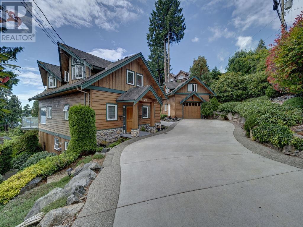 481 Central Ave, Gibsons, BC V0N 1V1