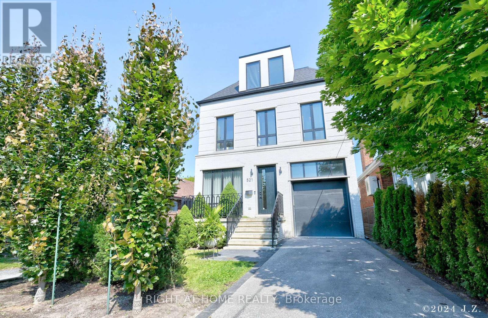 521 Atlas Ave, Toronto, ON M6C 3R4