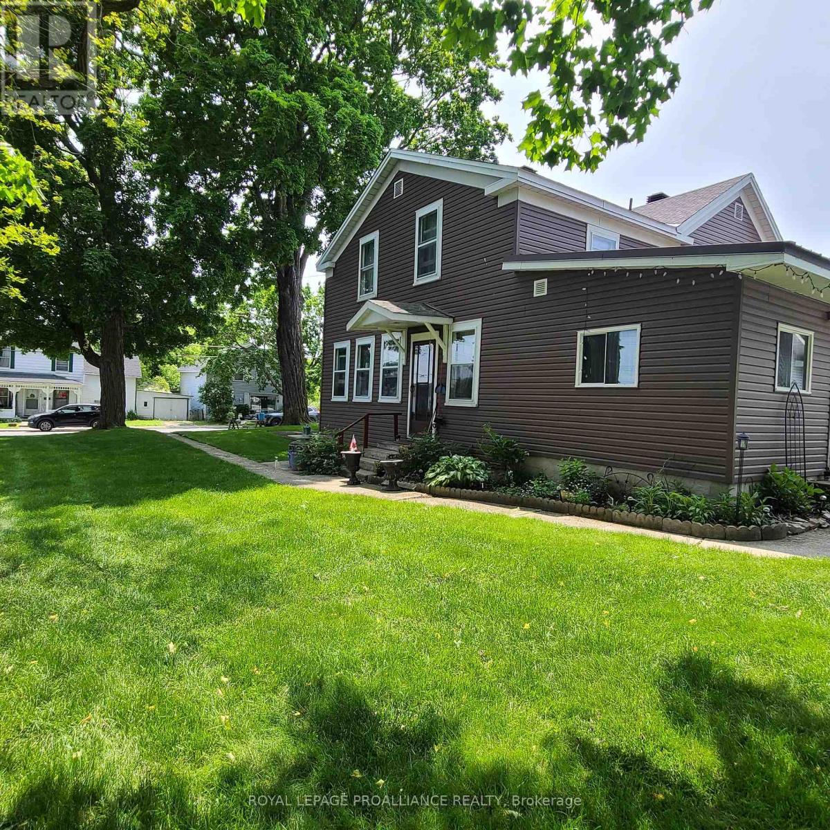 634 Henry St W, Prescott, ON K0E 1T0
