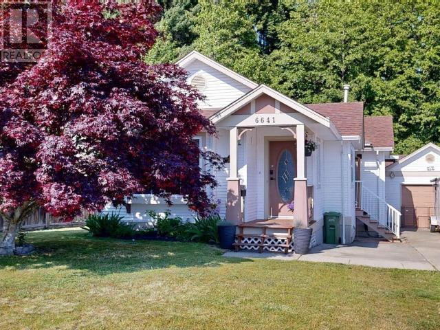 6641 Normandy Crt, Powell River, BC V8A 5V1
