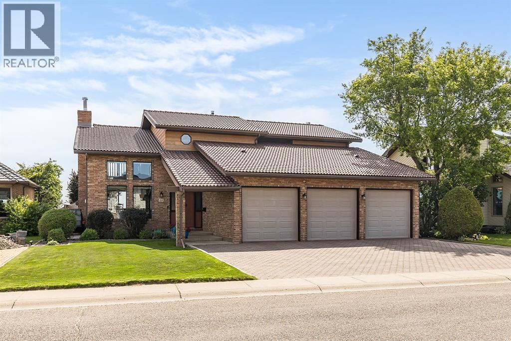 614 Ross Glen Dr SE, Medicine Hat, AB T1B 3X4