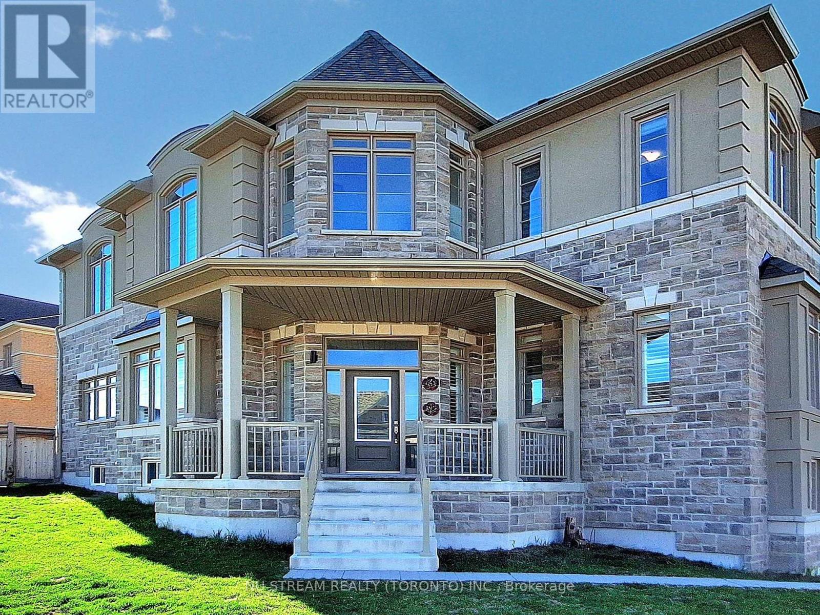2 Pietrowski Dr, Georgina, ON L4P 0J7