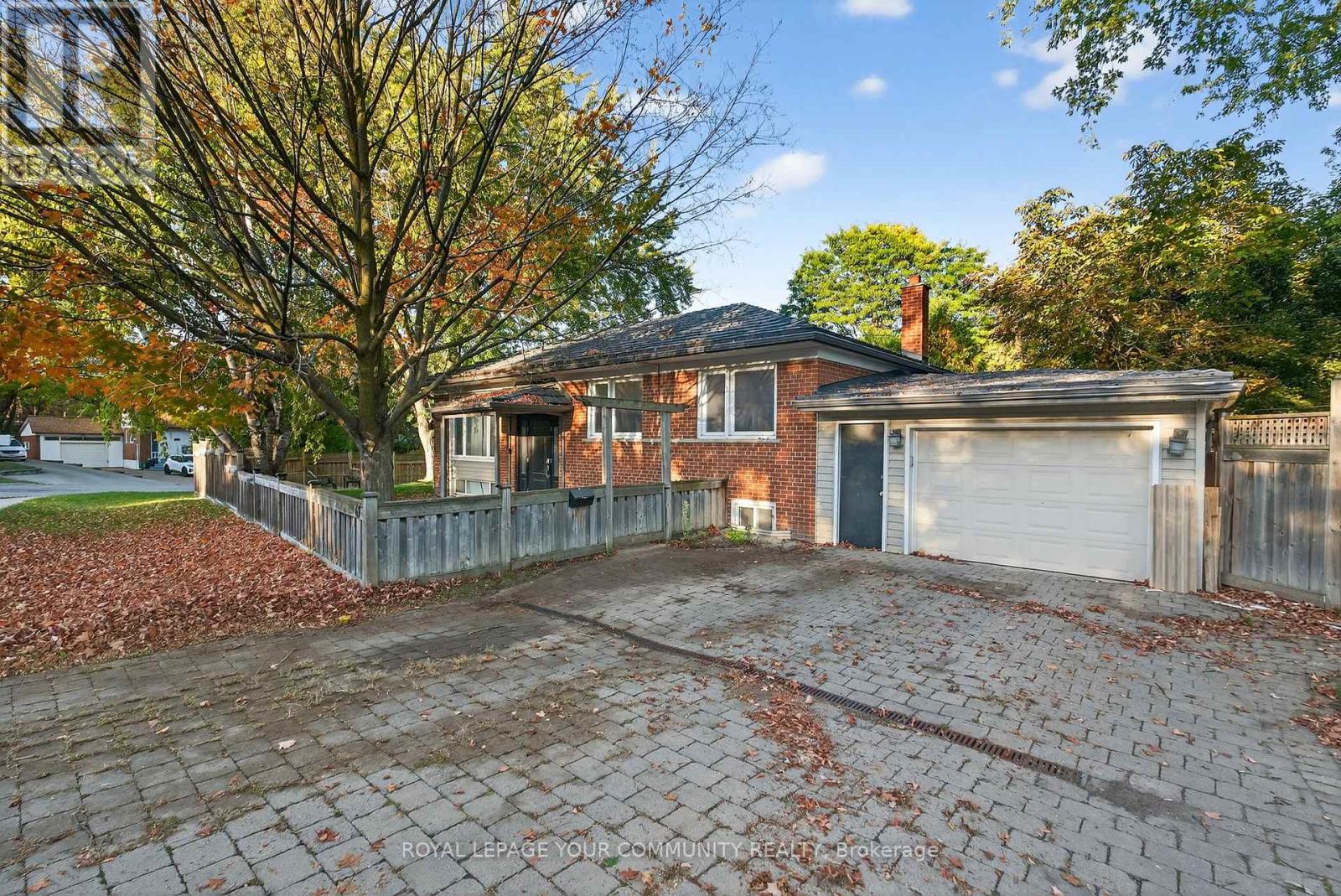67 Monkswood Cres, Newmarket, ON L3Y 2J9