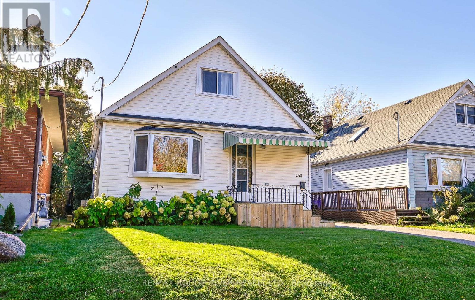 249 Sinclair Ave, Oshawa, ON L1J 1W2