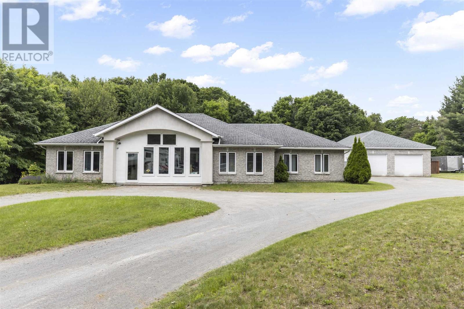 587 Moss Rd, Sault Ste. Marie, ON P6A 5K8