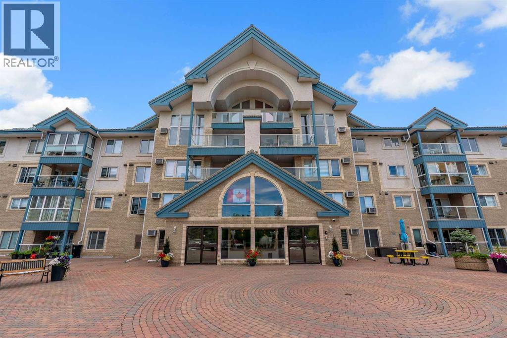 7229 Sierra Morena Boulevard Sw Unit 122, Calgary, AB T3H 3L7