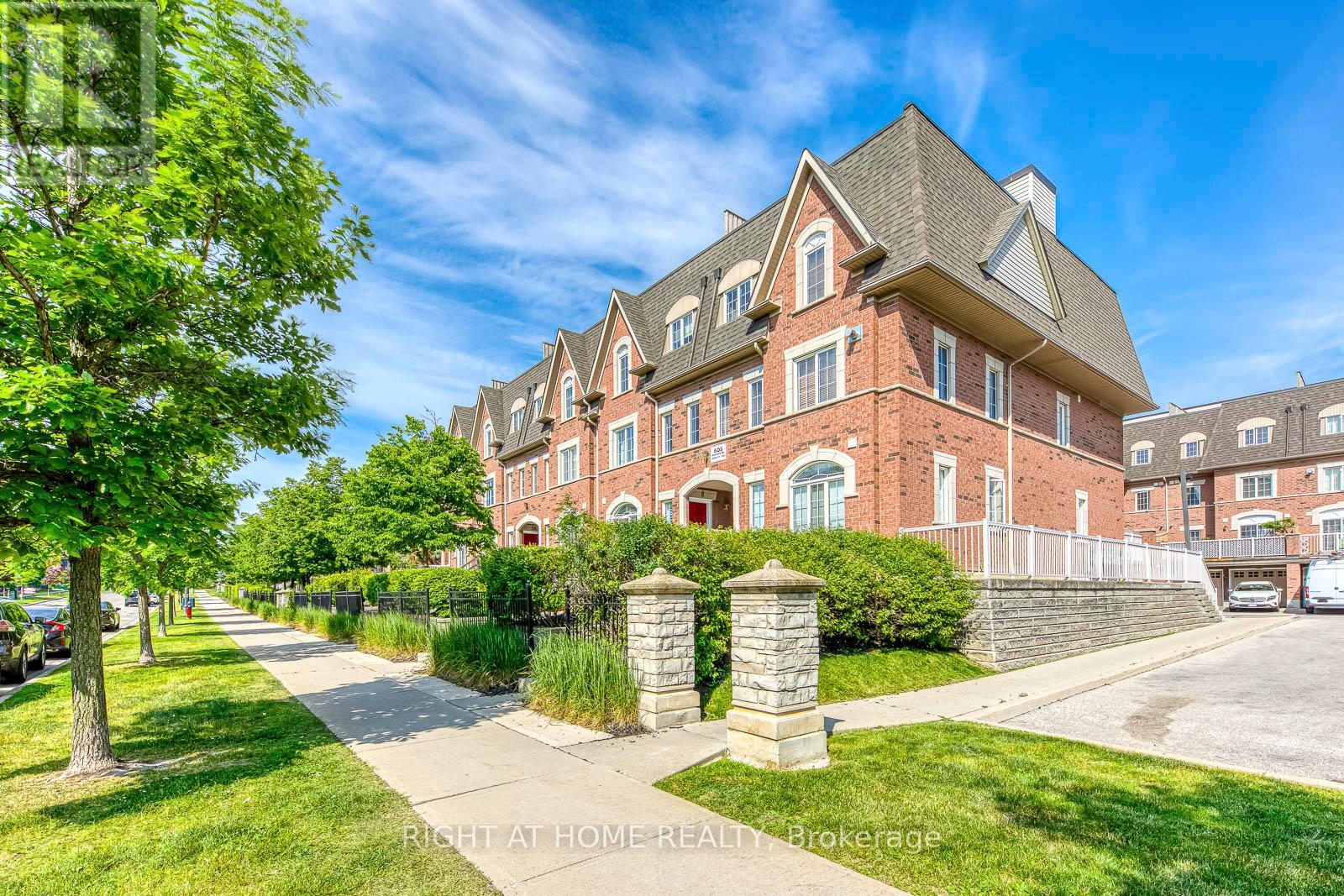 8 605 Shoreline Dr, Mississauga, ON L5B 4K1