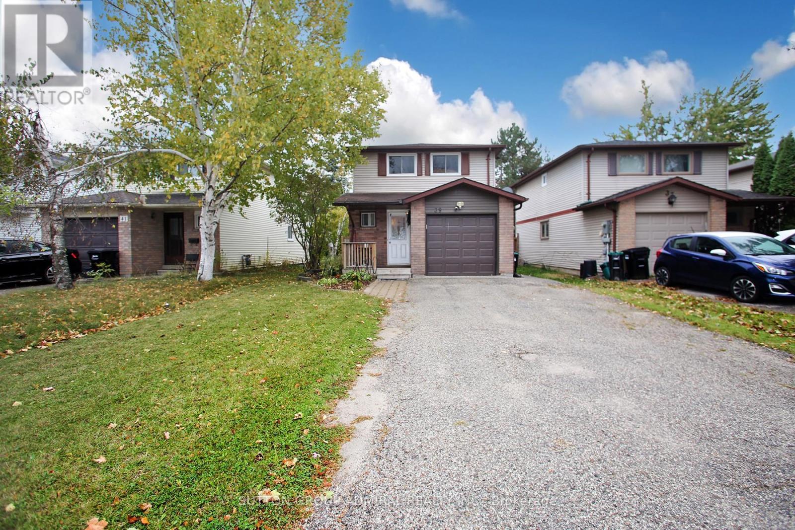 39 Corbett Dr, Barrie, ON L4M 5S9
