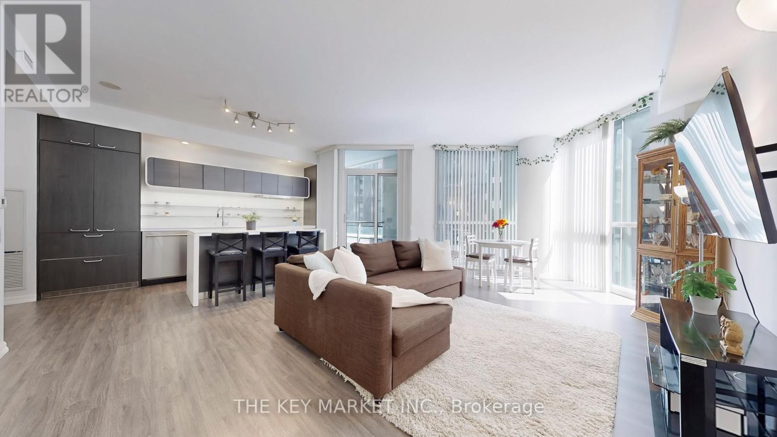 511 45 Charles St E, Toronto, ON M4Y 0B8