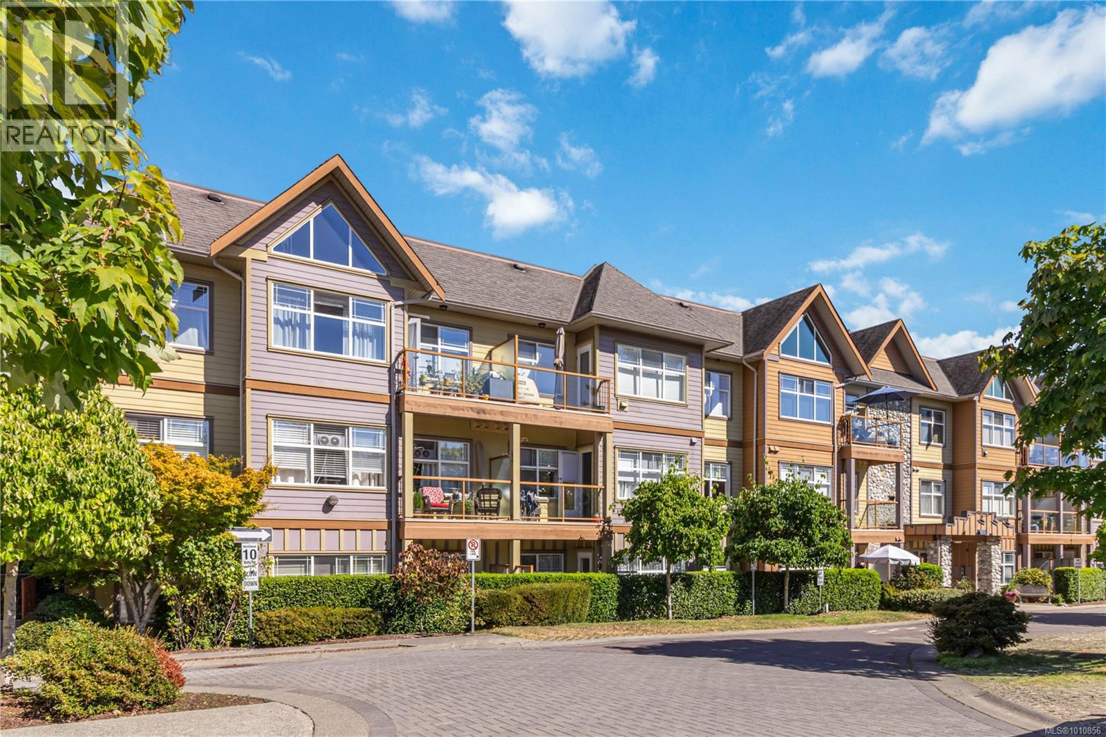 1959 Polo Park Crt Unit 208 Ct, Central Saanich, BC V8M 2K1