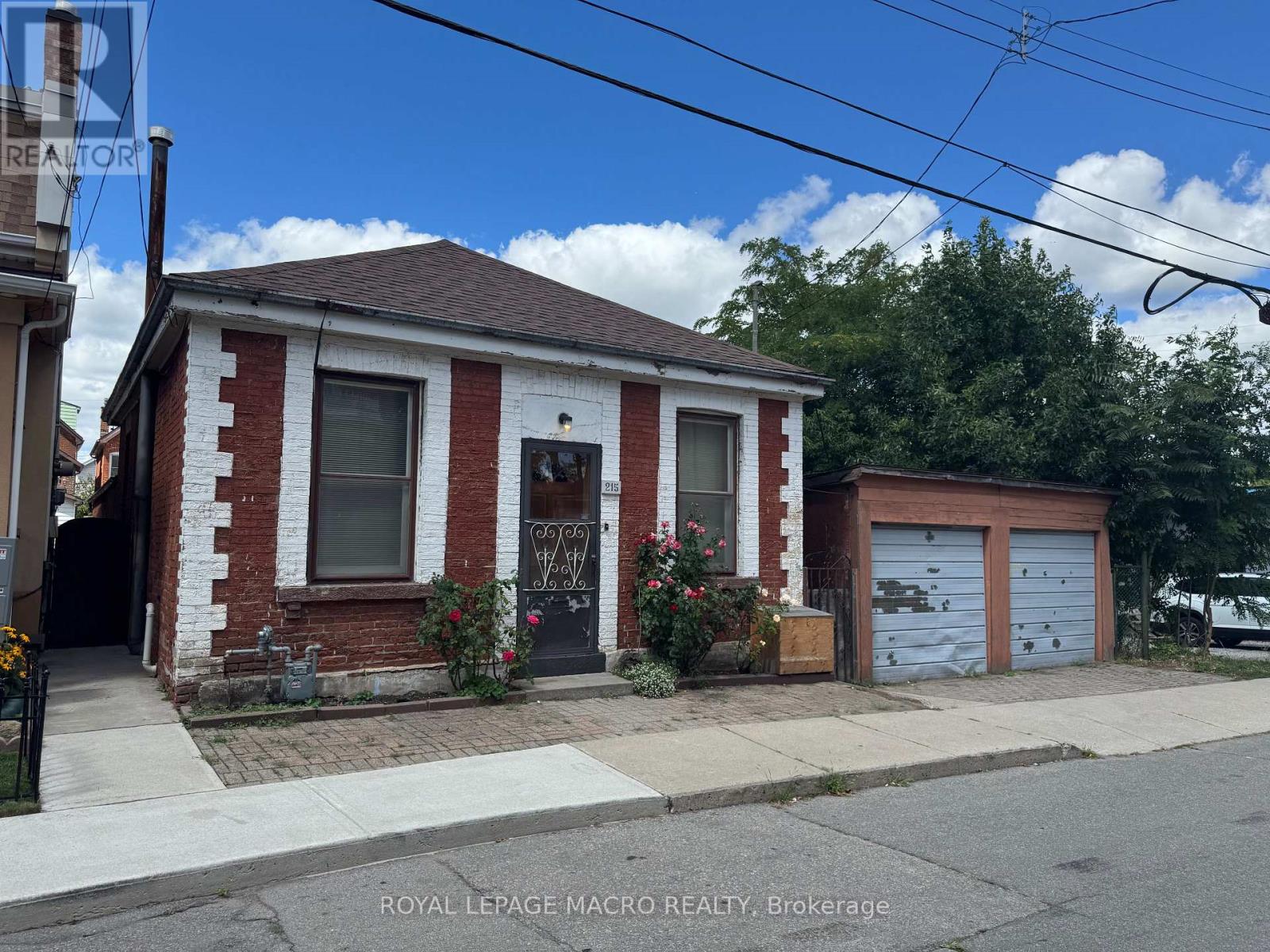 215 Ray St N, Hamilton, ON L8R 2Y3