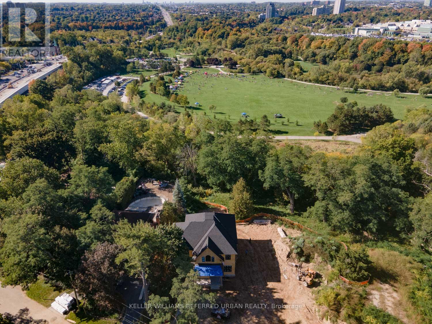 1429 Dundas Cres, Mississauga, ON L5C 1E8
